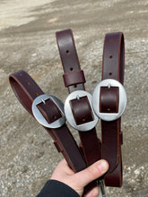 Load image into Gallery viewer, 1&quot; Bridle Leather Tug Set
